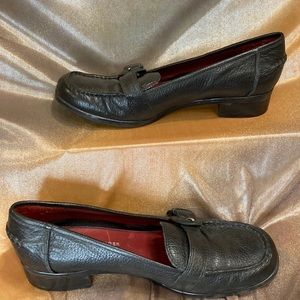 Tommy Hilifiger‎ size 7 black leather loafers.  Fc 2